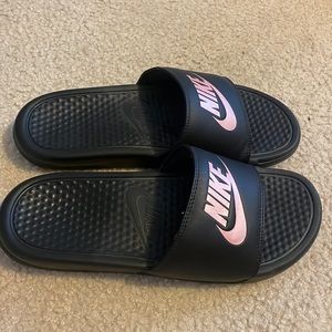 Never worn, size 9, women’s nike slides
